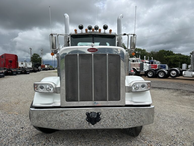 2023 PETERBILT 389 DAYCAB photo 2