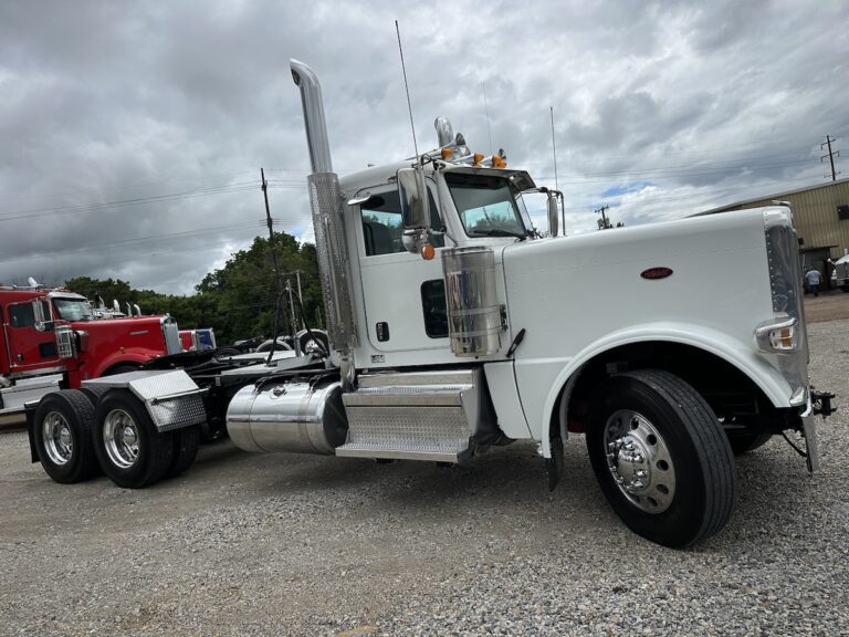 2023 PETERBILT 389 DAYCAB photo 3