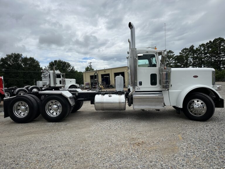 2023 PETERBILT 389 DAYCAB photo 4