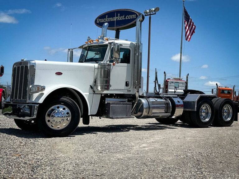 2023 PETERBILT 389 DAYCAB photo 1
