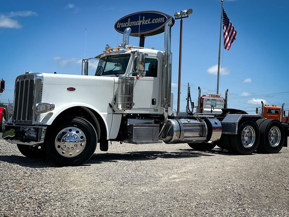 2023 PETERBILT 389 DAYCAB