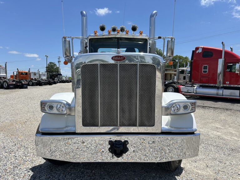 2023 PETERBILT 389 DAYCAB photo 2