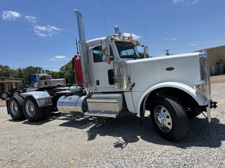 2023 PETERBILT 389 DAYCAB photo 3