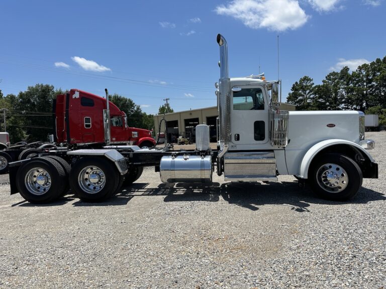 2023 PETERBILT 389 DAYCAB photo 4
