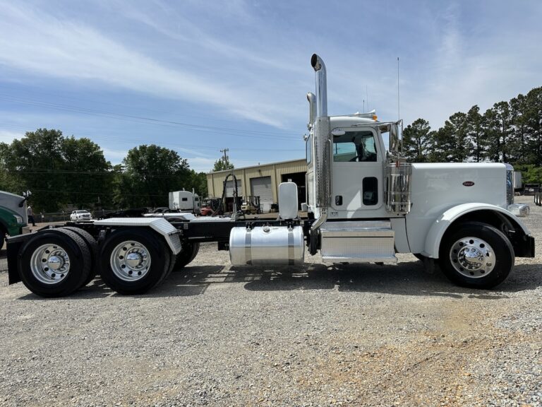 2023 PETERBILT 389 DAYCAB photo 4