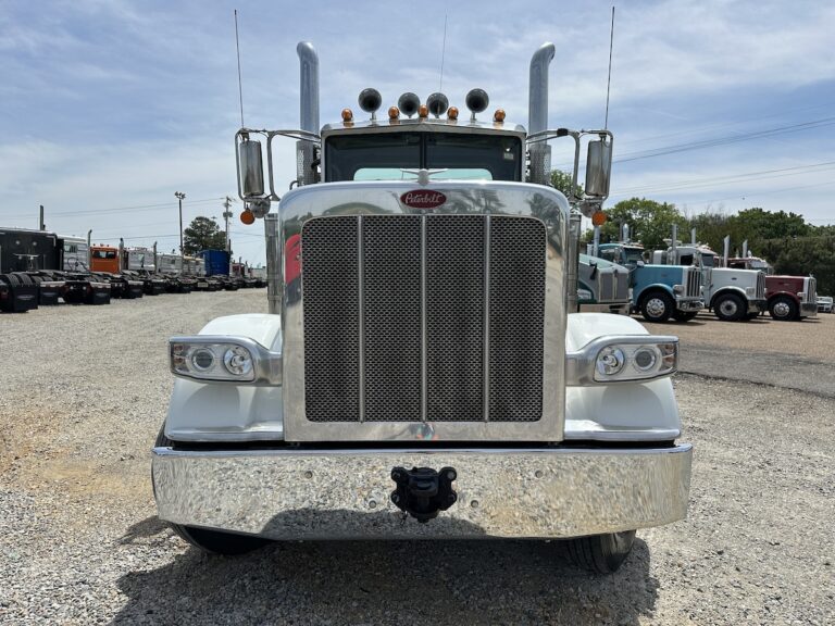2023 PETERBILT 389 DAYCAB photo 2