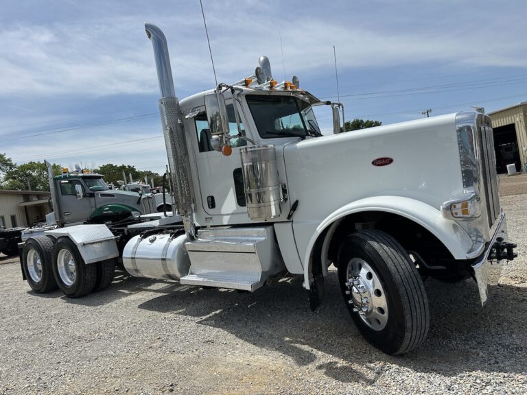 2023 PETERBILT 389 DAYCAB photo 3