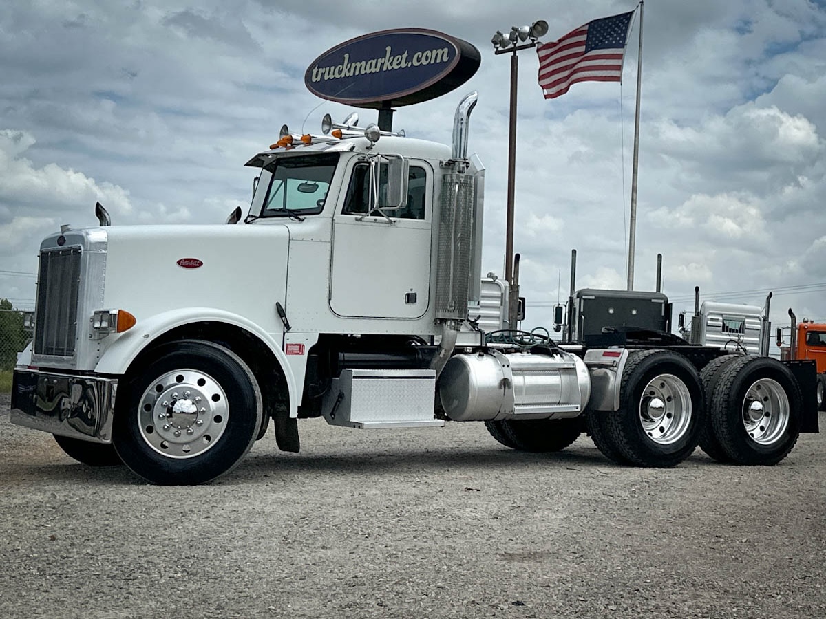 2000 PETERBILT 378 DAYCAB