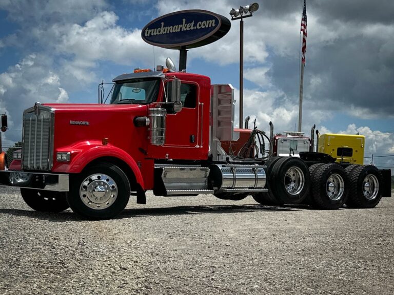 2010 KENWORTH W900L TRI AXLE DAYCAB 264505