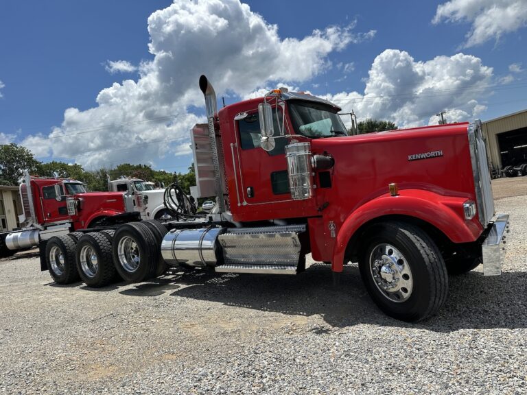 2010 KENWORTH W900L TRI AXLE DAYCAB photo 3
