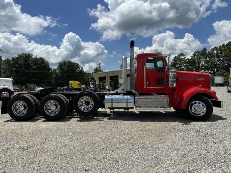 2010 KENWORTH W900L TRI AXLE DAYCAB photo 4