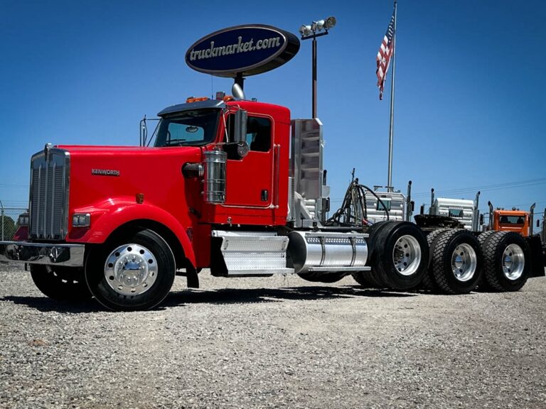 2010 KENWORTH W900L TRI AXLE DAYCAB 264505