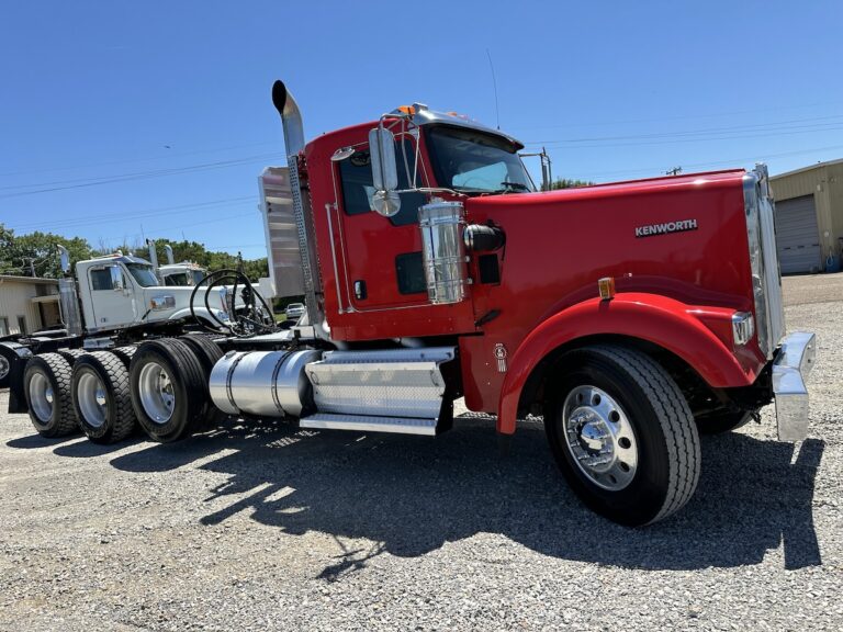 2010 KENWORTH W900L TRI AXLE DAYCAB photo 3