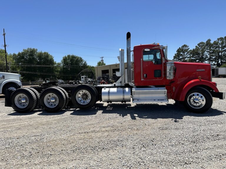 2010 KENWORTH W900L TRI AXLE DAYCAB photo 4