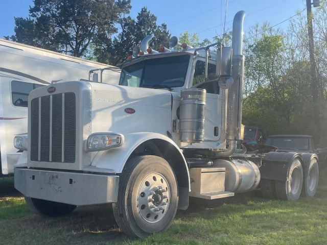 2022 PETERBILT 389 DAYCAB photo 2