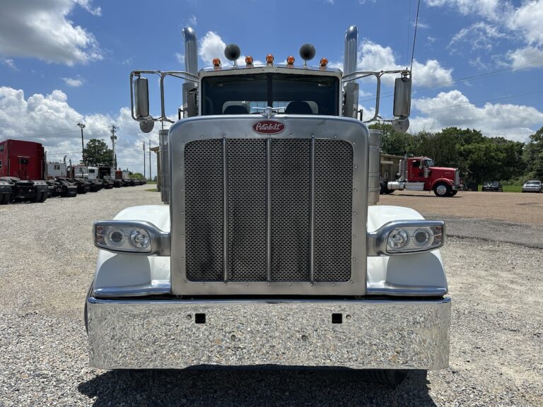 2022 PETERBILT 389 DAYCAB photo 2