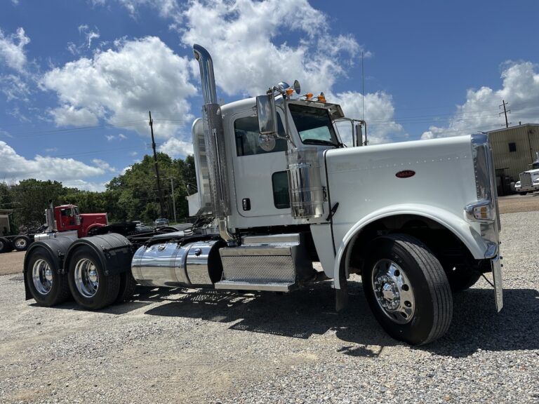 2022 PETERBILT 389 DAYCAB photo 3