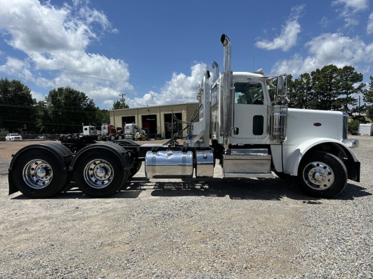 2022 PETERBILT 389 DAYCAB photo 4