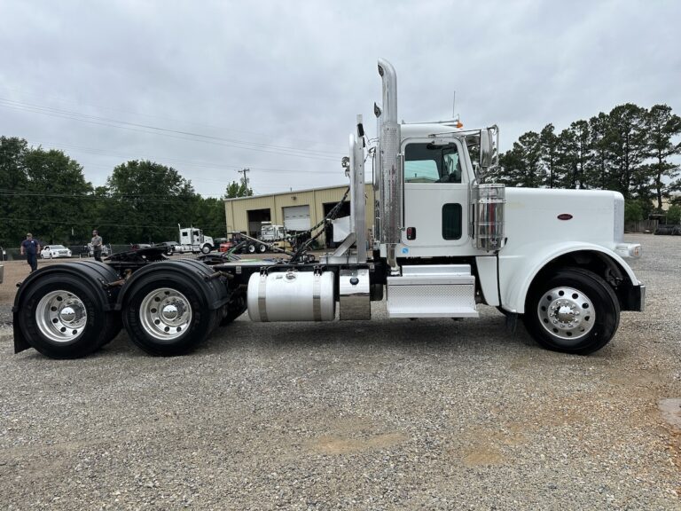 2022 PETERBILT 389 DAYCAB photo 4