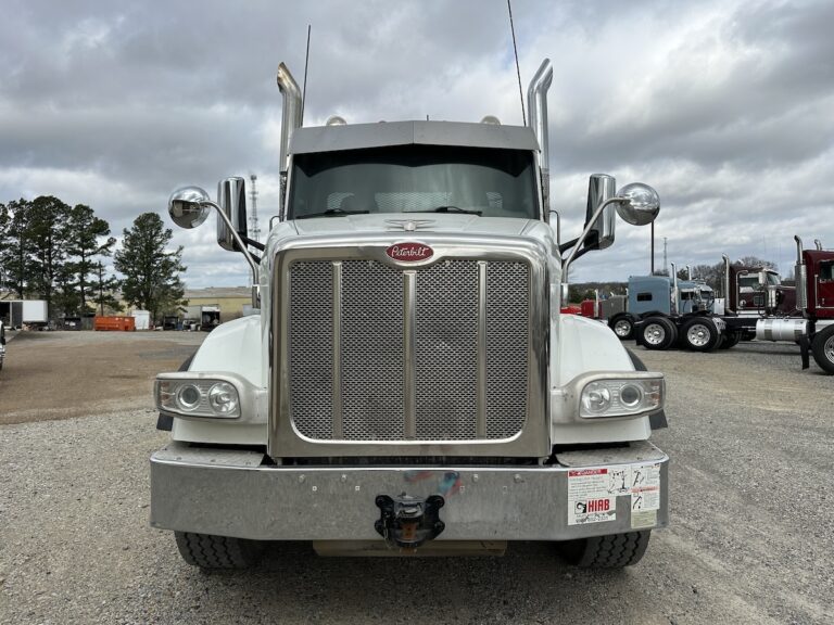 2017 PETERBILT 567 FLATBED TRUCK photo 2
