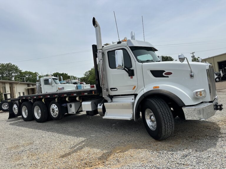2017 PETERBILT 567 FLATBED TRUCK photo 3