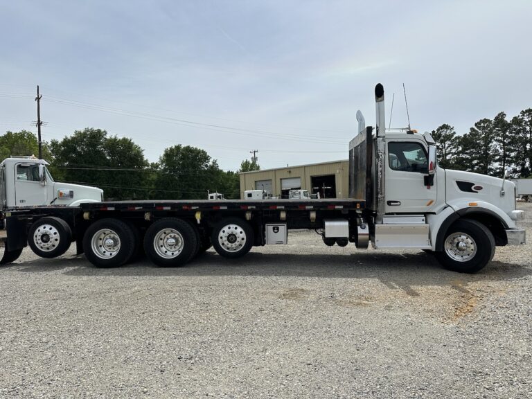 2017 PETERBILT 567 FLATBED TRUCK photo 4