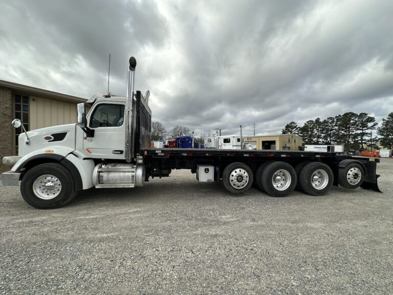 2017 PETERBILT 567 FLATBED TRUCK photo 4
