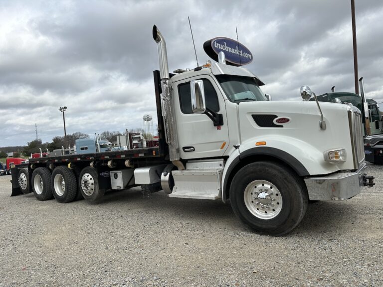2017 PETERBILT 567 FLATBED TRUCK photo 1
