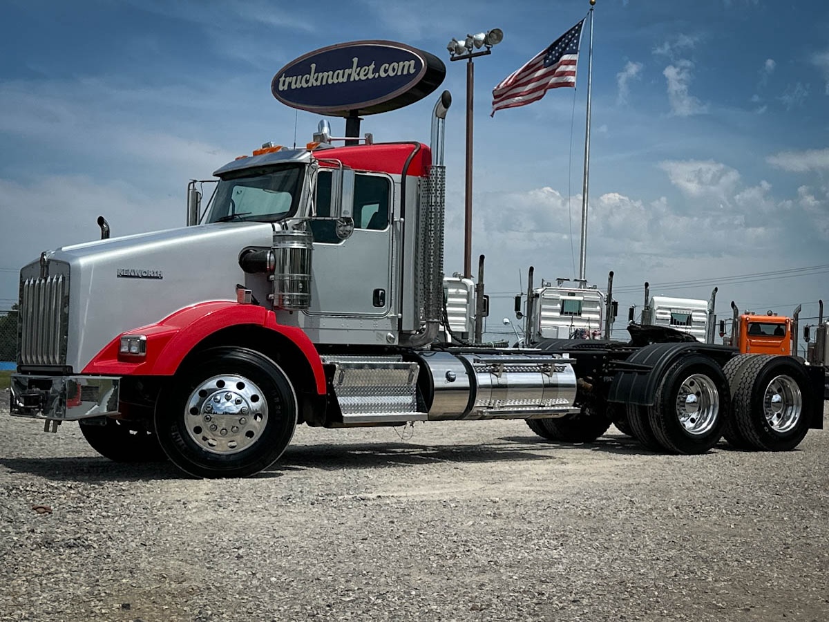 2016 KENWORTH T800 DAYCAB
