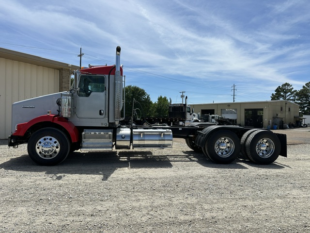 2016 KENWORTH T800 DAYCAB photo 4
