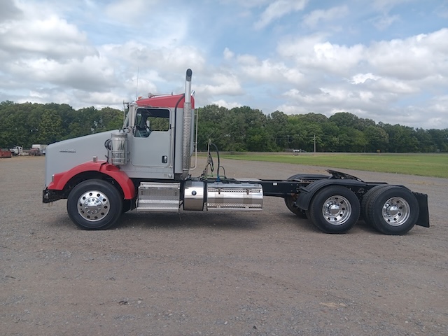 2016 KENWORTH T800 DAYCAB