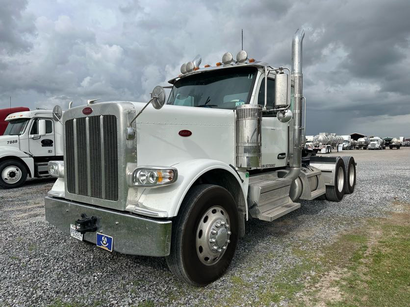 2025 PETERBILT 589 DAYCAB