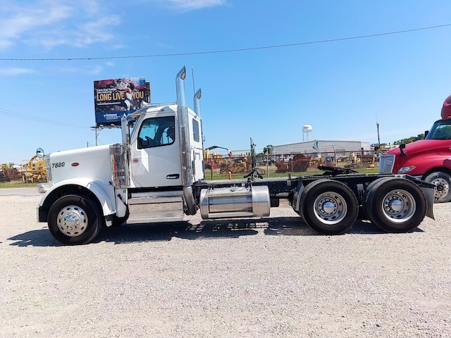 2025 PETERBILT 589 DAYCAB 700804