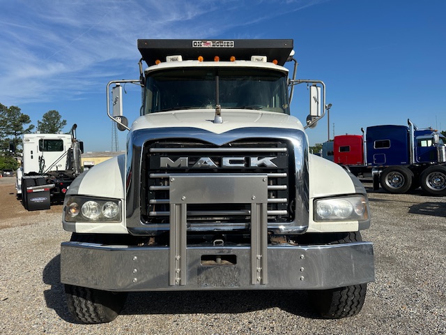 2018 MACK GU713 TRI AXLE DUMP TRUCK photo 2