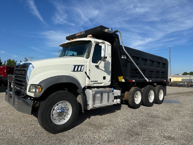 2018 MACK GU713 TRI AXLE DUMP TRUCK photo 3