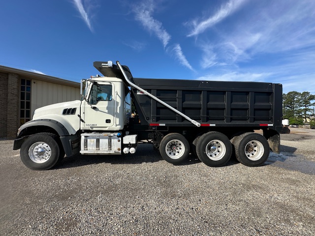2018 MACK GU713 TRI AXLE DUMP TRUCK photo 4