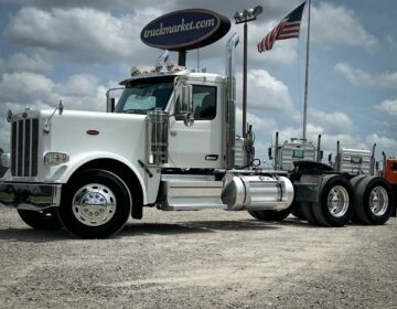 2025 PETERBILT 589 DAYCAB 700802