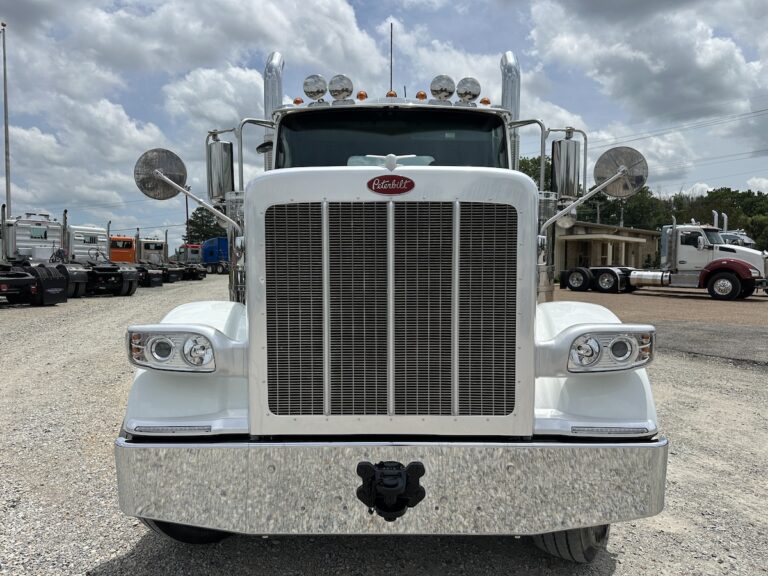 2025 PETERBILT 589 DAYCAB photo 2