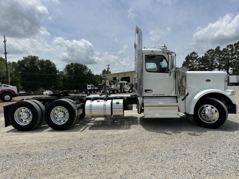 2025 PETERBILT 589 DAYCAB photo 4