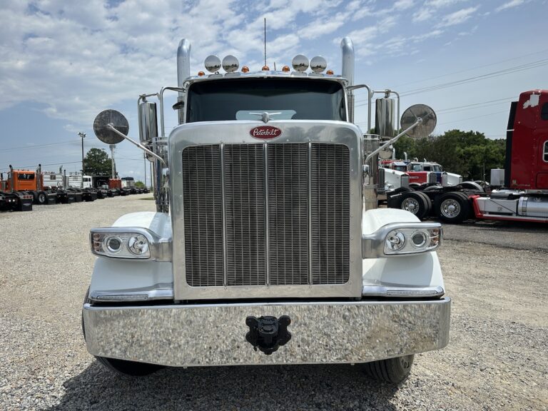2025 PETERBILT 589 DAYCAB photo 2