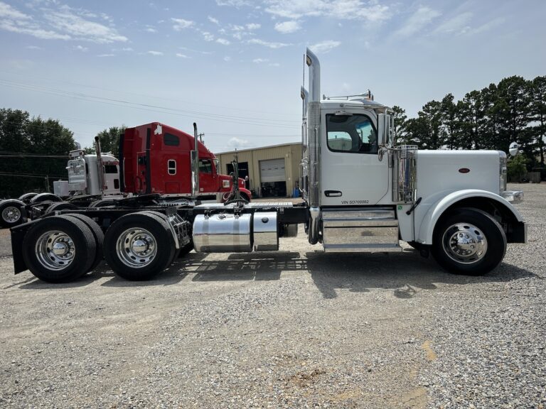 2025 PETERBILT 589 DAYCAB photo 4