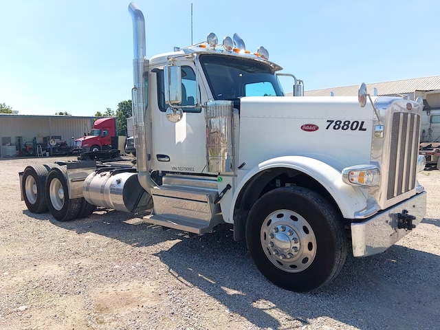 2025 PETERBILT 589 DAYCAB photo 2