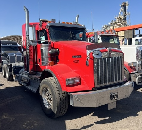 2021 KENWORTH T800 TRI AXLE SLEEPER photo 2