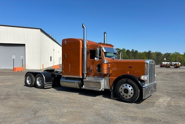 2024 PETERBILT 389 SLEEPER photo 1