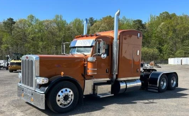 2024 PETERBILT 389 SLEEPER photo 2