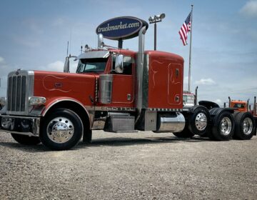 2013 PETERBILT 389 TRI AXLE SLEEPER 201043