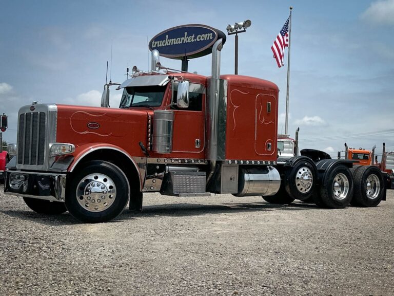 2013 PETERBILT 389 TRI AXLE SLEEPER photo 1