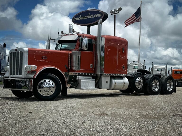2013 PETERBILT 389 TRI AXLE SLEEPER photo 1