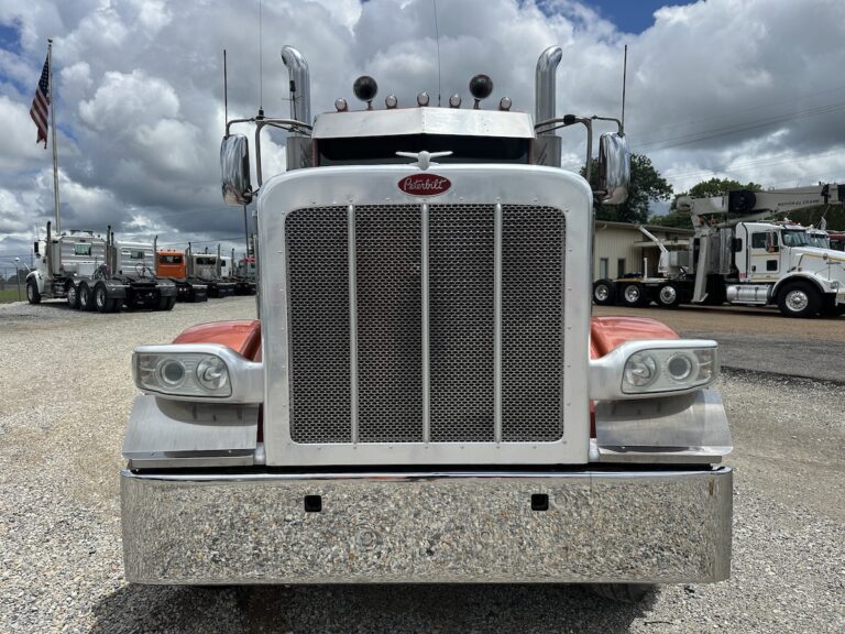 2013 PETERBILT 389 TRI AXLE SLEEPER photo 2