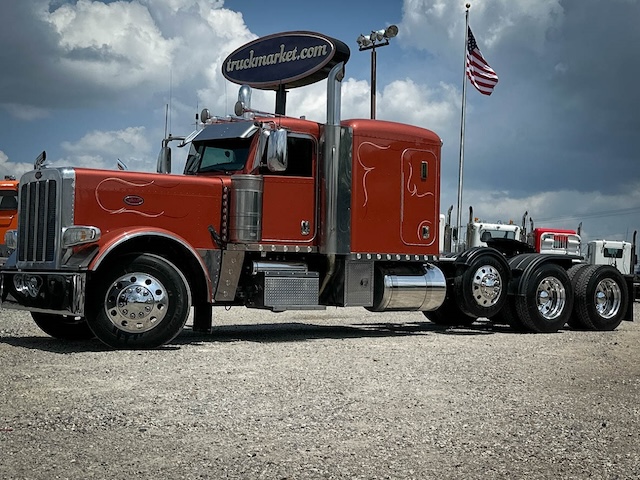 2013 PETERBILT 389 TRI AXLE SLEEPER